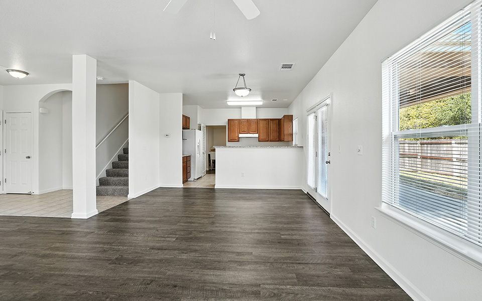 Moffett Court 1390 3x2.5 Dining Room